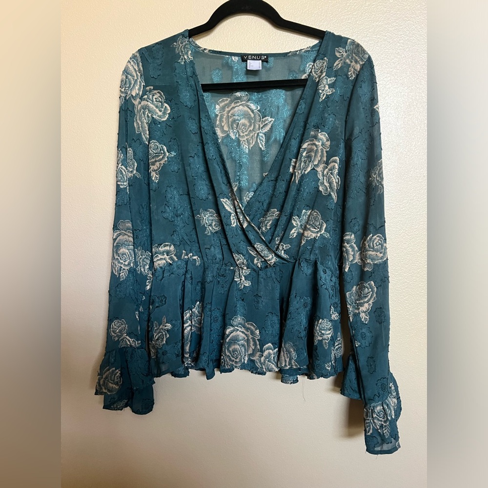 Venus green with gold floral faux wrap peplum top size 12
Romantic!